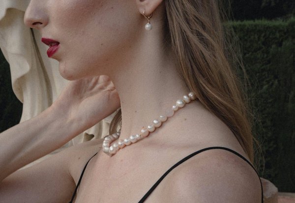 Comment choisir le collier parfait pour votre tenue