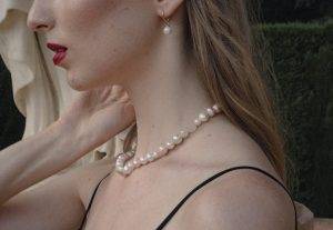 Comment choisir le collier parfait pour votre tenue